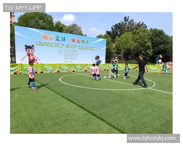 岁月不改热爱老年球星绿茵再展足球风采